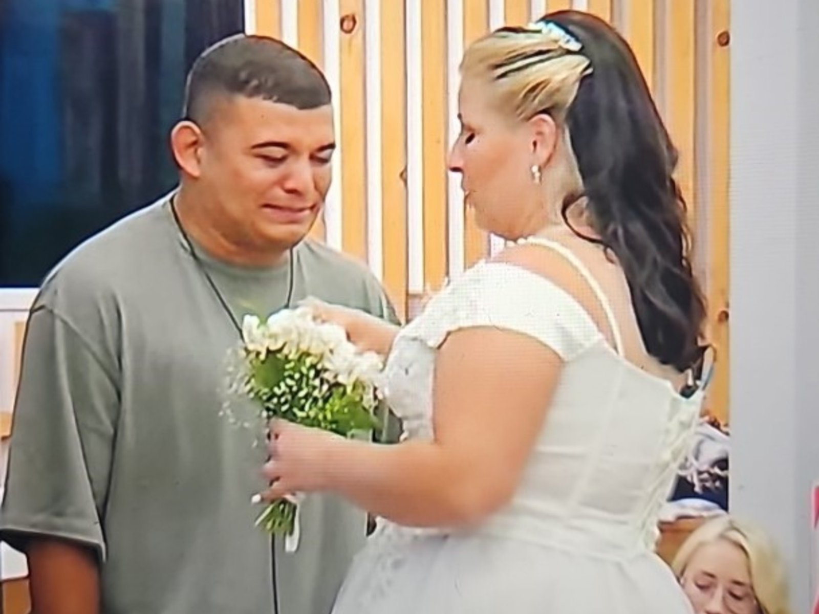 la mujer de Brian entró al reality vestida de novia, él no debía moverse ni hablar pero lo hizo, Gran Hermano lo castigó duramente y las cifras subieron