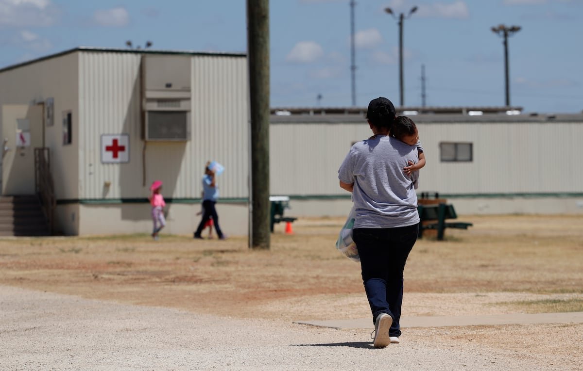 “Cárceles para bebés”: la Administración Trump vuelve a detener a familias inmigrantes con niños | Inmigración en Estados Unidos