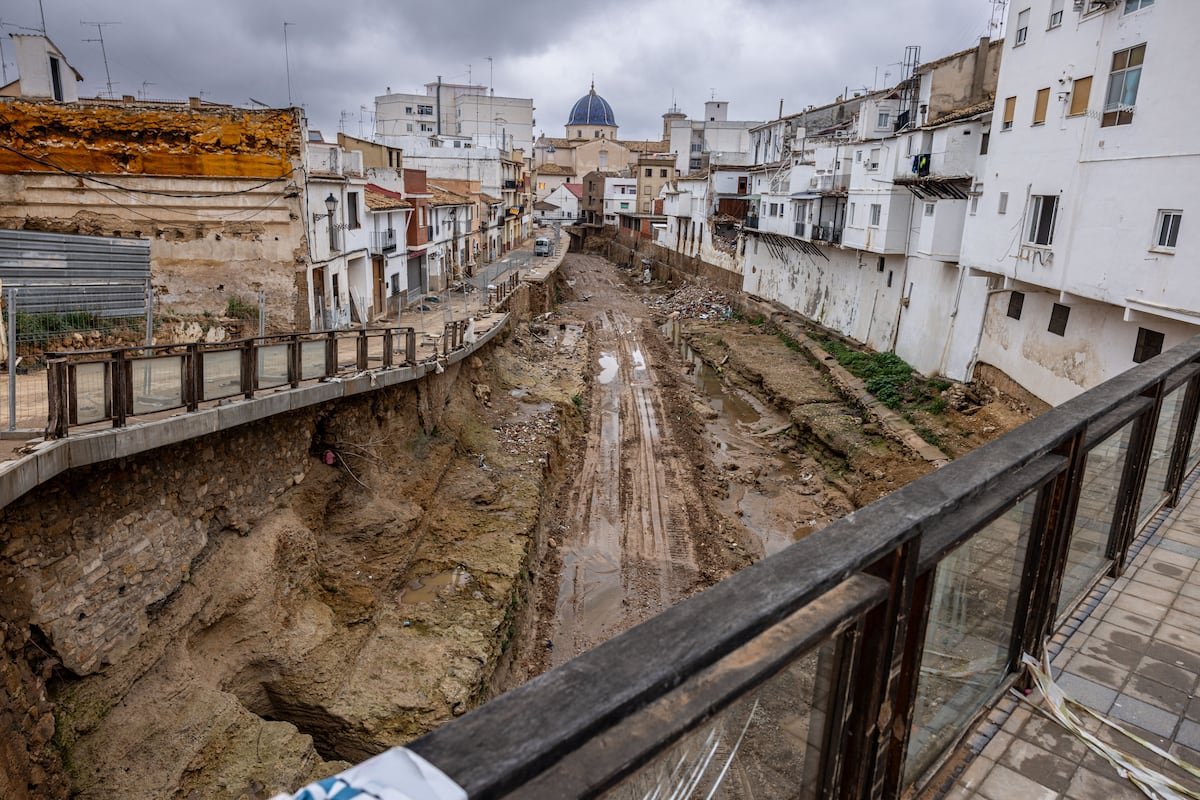 Cientos de llamadas alertaron al 112 del desbordamiento del barranco del Poyo: “El agua sale por los enchufes” | España