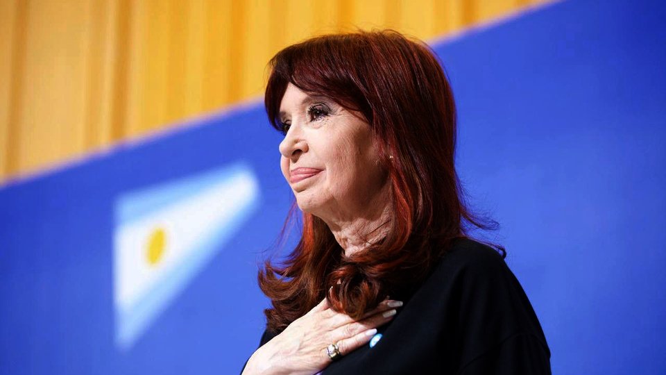 Cristina Kirchner habló de educación y criticó a Milei: "El próximo gobierno tiene que llevar a los pibes a la escuela" | Habló en la UBA