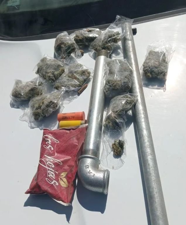 Detuvieron a una pareja en Bariloche con marihuana y un arma casera en su auto