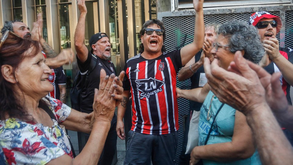 El Gobierno endurece el derecho de admisión a las canchas de fútbol | A horas de la marcha de jubilados