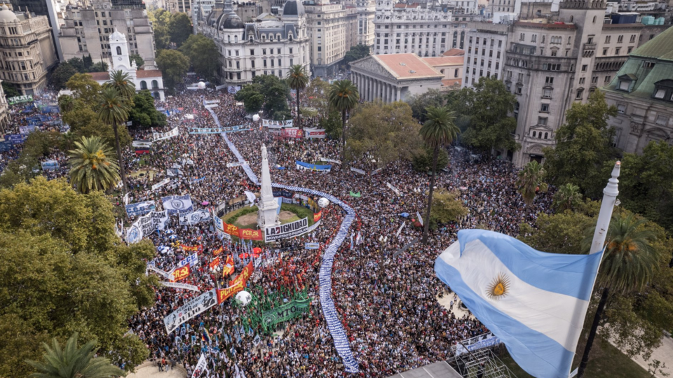 El Gobierno prohibió el uso de drones sobre Plaza de Mayo y Olivos | Sugestiva restricción que sale a la luz luego de la represión en Congreso