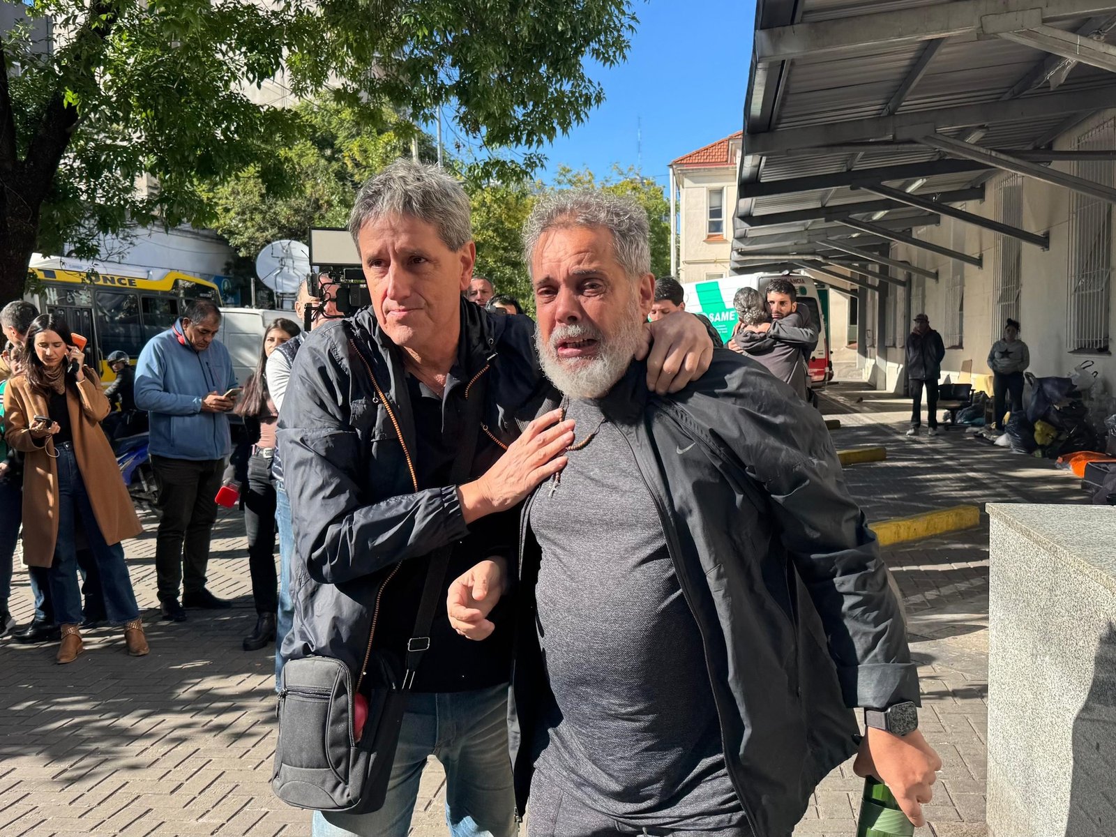 El padre de Pablo Grillo dijo que el fotógrafo “sabe que estaba en la marcha, pero no sabe lo que le pasó”