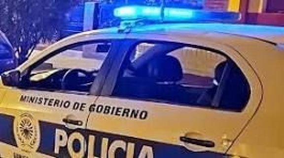 En dos choques, motociclista termina en el hospital y conductor se salva de milagro en colisión con colectivo