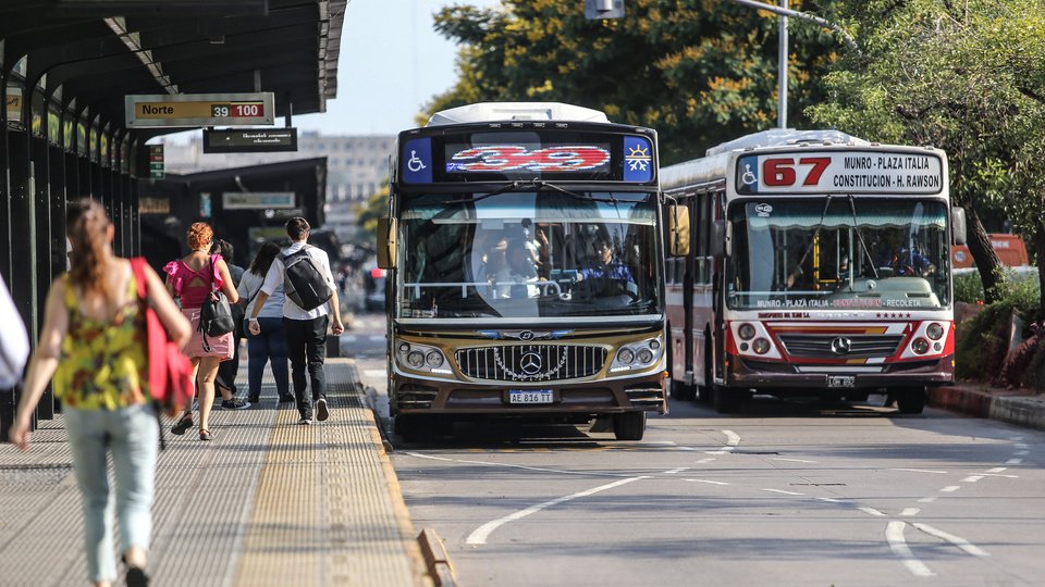 La CGT define la fecha del paro: qué pasará con los colectivos y trenes | Reunión en la calle Azopardo