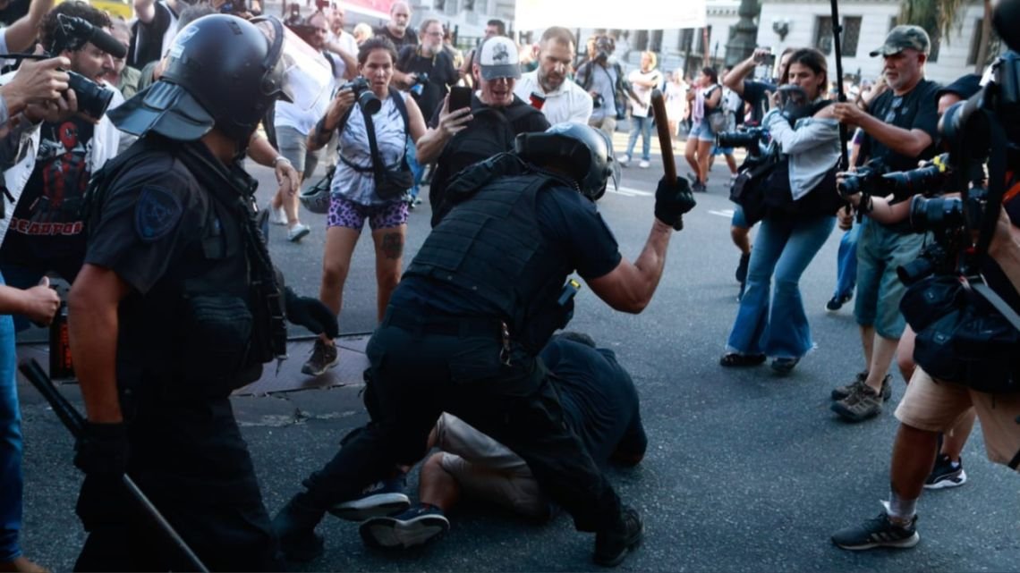 Otra vez hubo represión a los jubilados durante una protesta en el Congreso