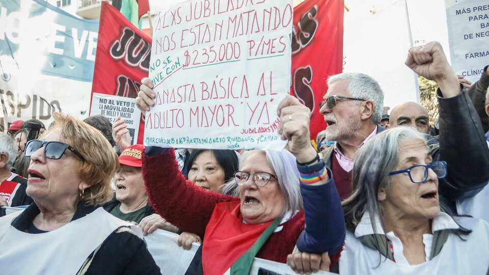 Políticos, artistas y organismos de DD.HH. exigen que se "garantice la libertad de manifestación" | Petitorio en la previa de la marcha de jubilados de este miércoles