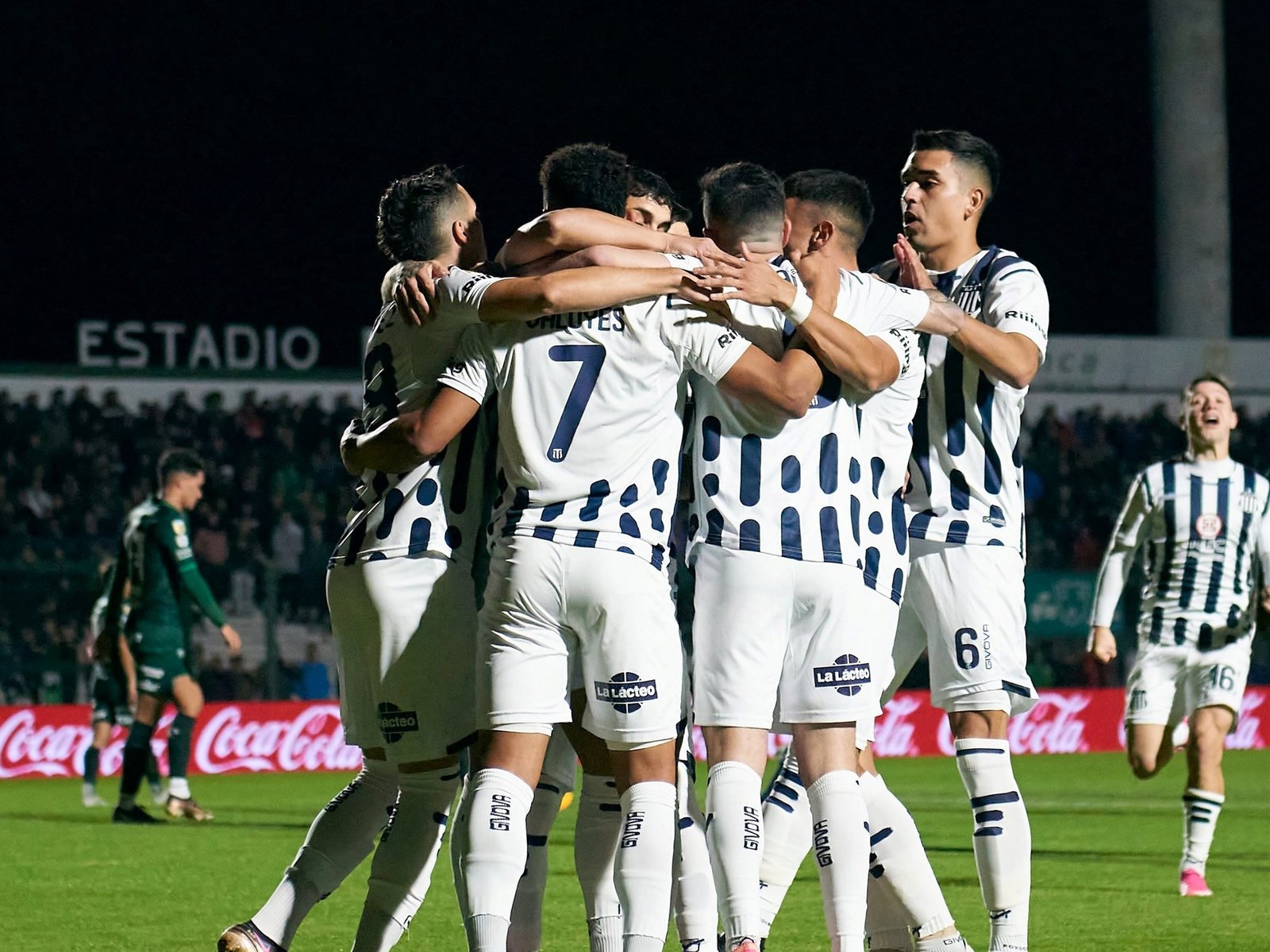 Sarmiento vs Talleres, por el Torneo Apertura: minuto a minuto, en directo