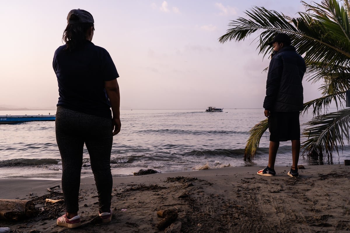 Un muerto y 16 venezolanos desaparecidos en el naufragio de un barco que se dirigía a Curazao