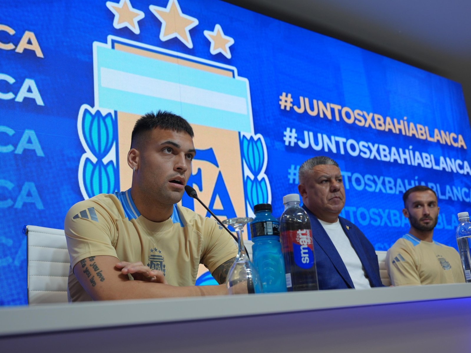 el emotivo anuncio con Scaloni, Lautaro y Pezzella, y la movida solidaria por cada gol