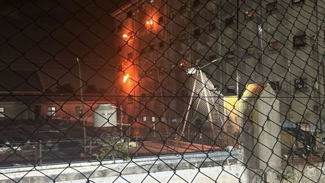 Motín en la cárcel de Devoto por el cierre de los centros estudiantiles