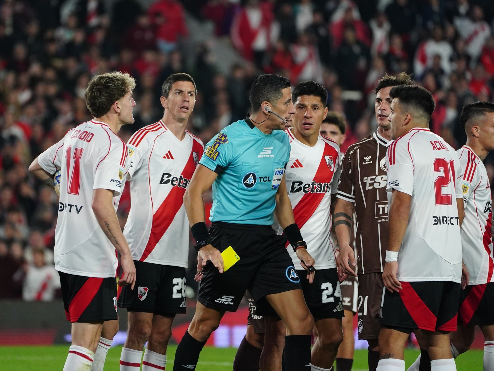 Yael Falcón Pérez, el árbitro ‘apadrinado’ de Chiqui Tapia que saltó a la fama como ‘héroe’ y estuvo cerca de ser villano en la histórica victoria de Platense vs. River