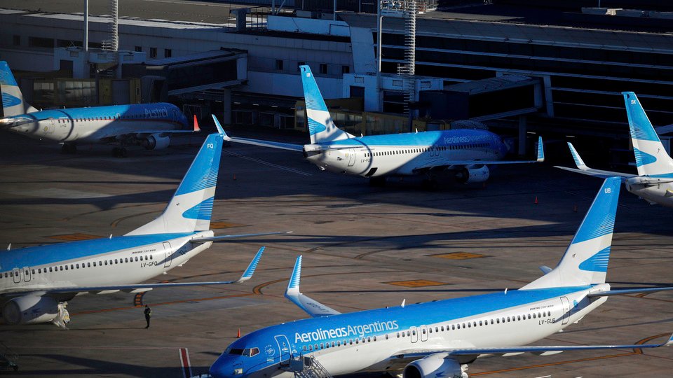 APLA votó un paro por el ataque al régimen laboral | Los pilotos rechazan el decreto que flexibiliza su tarea y pone en riesgo los vuelos 