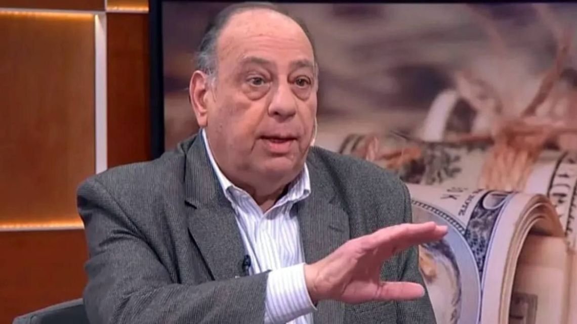 Cachanosky: «El tipo de cambio está artificialmente atrasado»