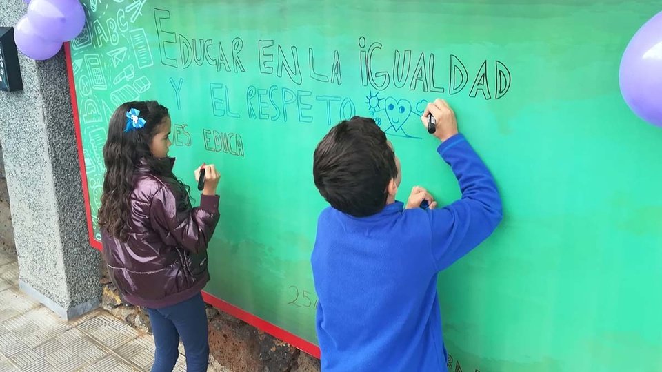 Derogar igualdad: Milei eliminó las jornadas educativas contra la violencia de género | Eran obligatorias una vez por año