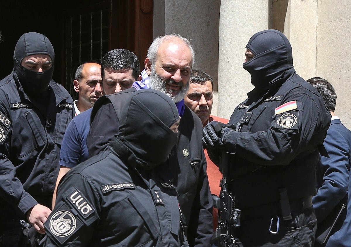 Detenidos en Armenia un arzobispo y varios dirigentes opositores acusados de conspirar contra el Gobierno | Internacional