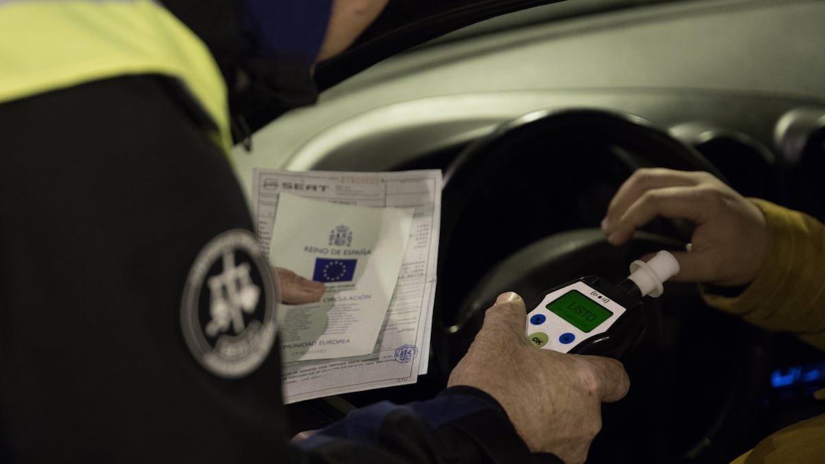 Detienen a un alicantino por conducir 28 kilómetros en sentido contrario y ebrio por la A-31 | España