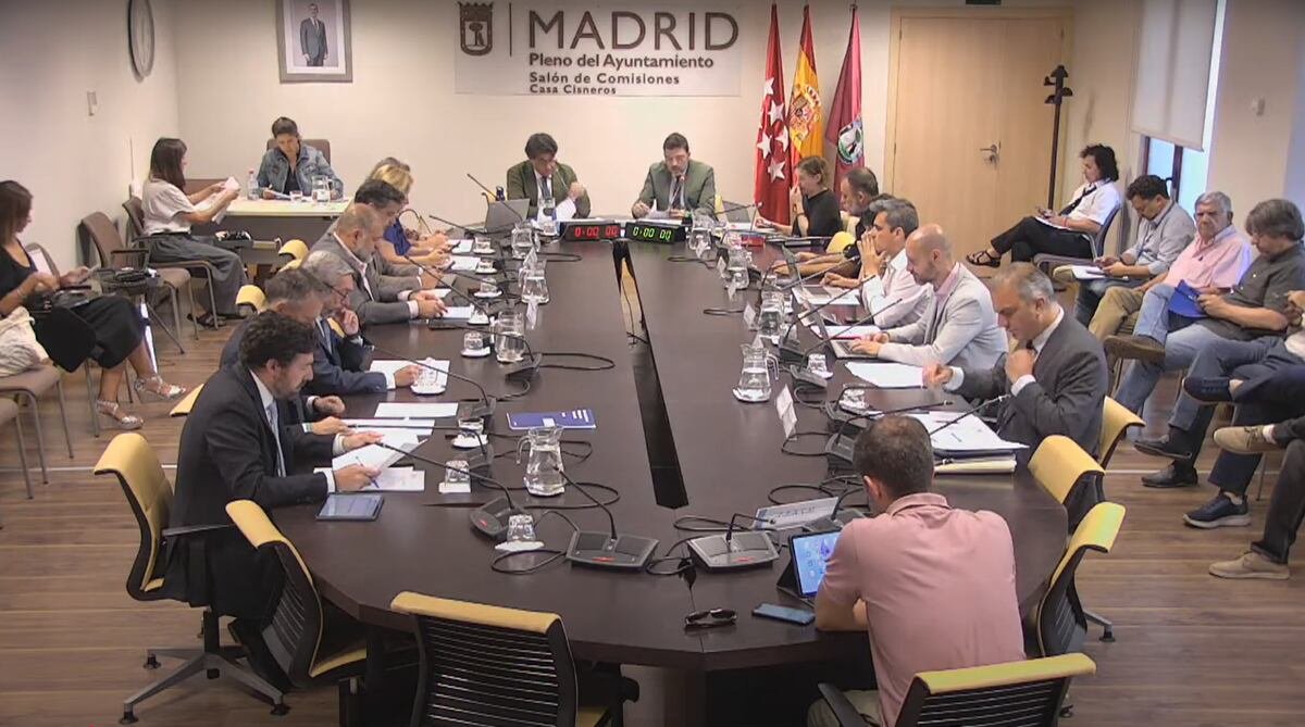 El comodín del PP de Almeida para contestar a la oposición incluso en plenos vecinales: “PSOE corrupto”, “banda del Peugeot”, “prostitución”… | Noticias de Madrid