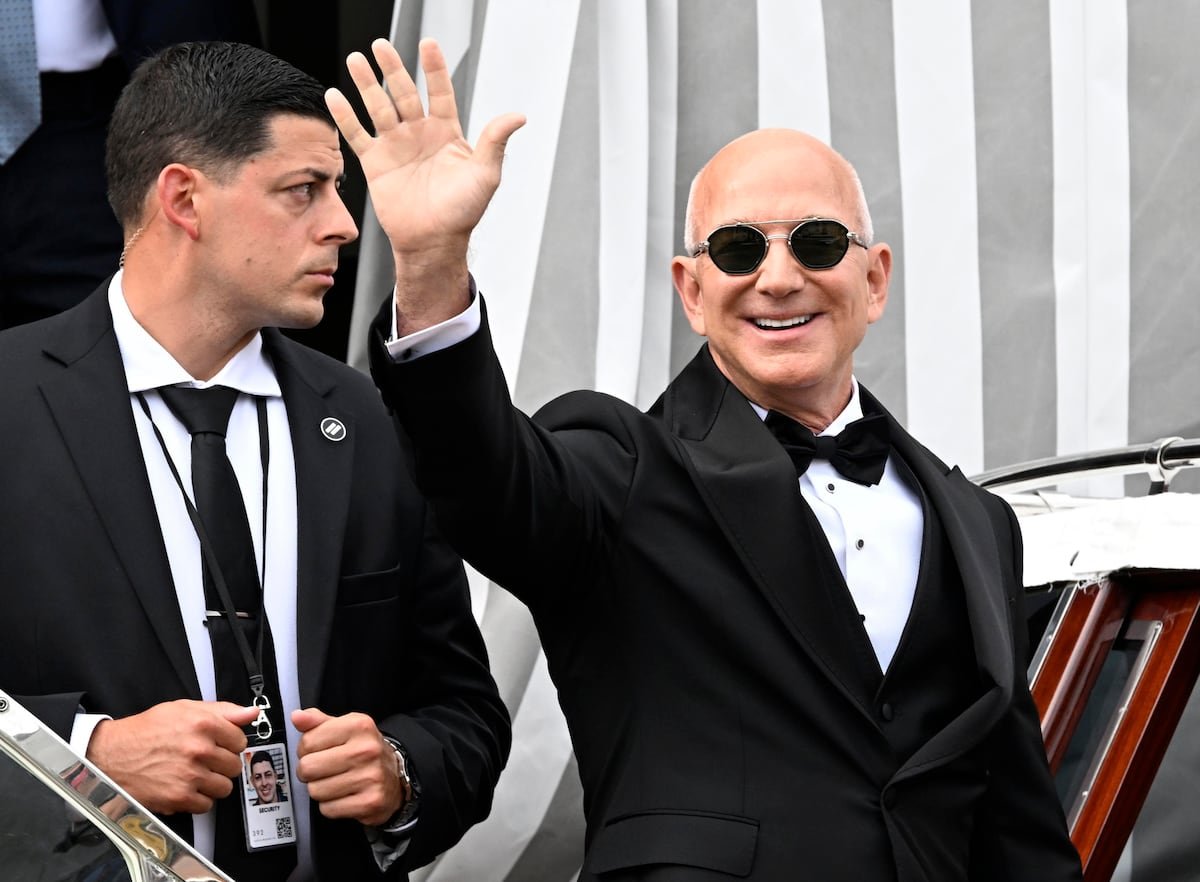 Fin de fiesta de Jeff Bezos y Lauren Sánchez en Venecia: baile de máscaras y manifestación contra la boda | Gente