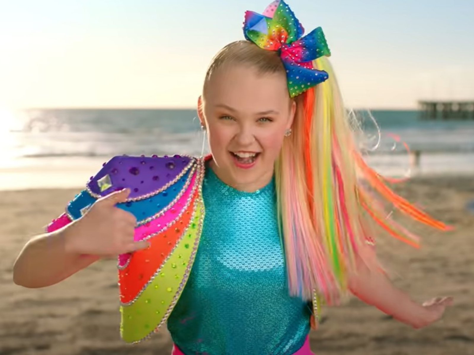 Jojo Siwa, la carismática estrella infantil que se declaró lesbiana, entró a Gran Hermano y se puso de novia con un compañero