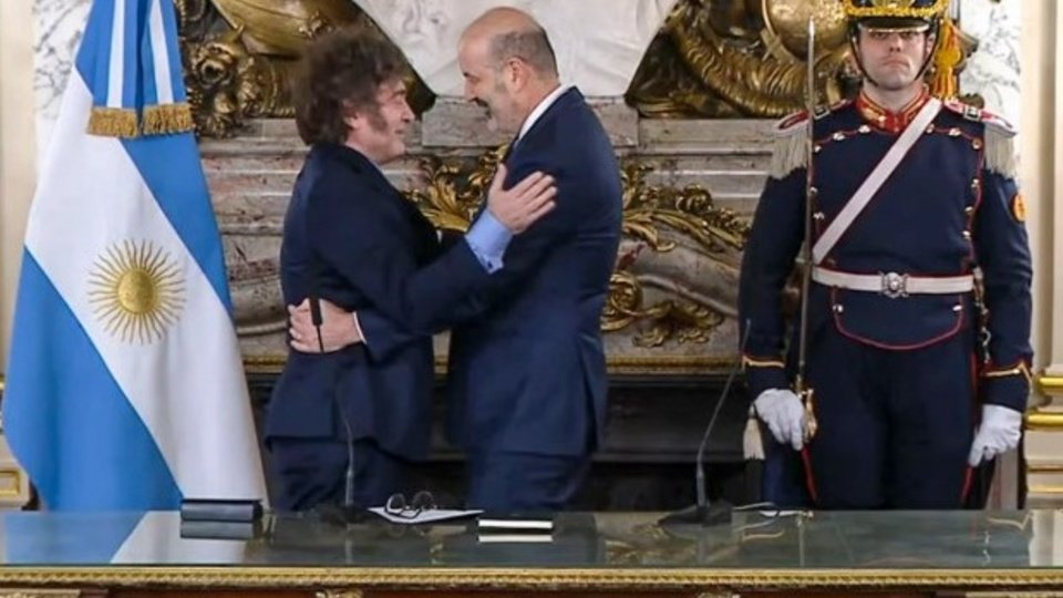 La motosierra de Sturzenegger se queda sin nafta para desguazar el Estado | El 8 de julio vencen las facultades delegadas de la Ley Bases