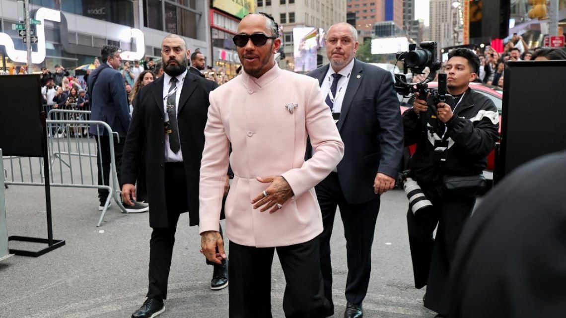 Lewis Hamilton debuta como productor de cine y ¿lobbista de Apple?