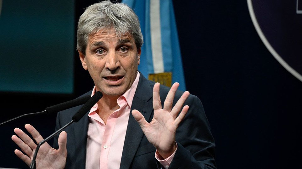 Para Caputo es “sano y hasta absolutamente razonable” el alarmante déficit en las arcas públicas | El saldo negativo en la cuenta corriente argentina superó los 5 mil millones de dólares 