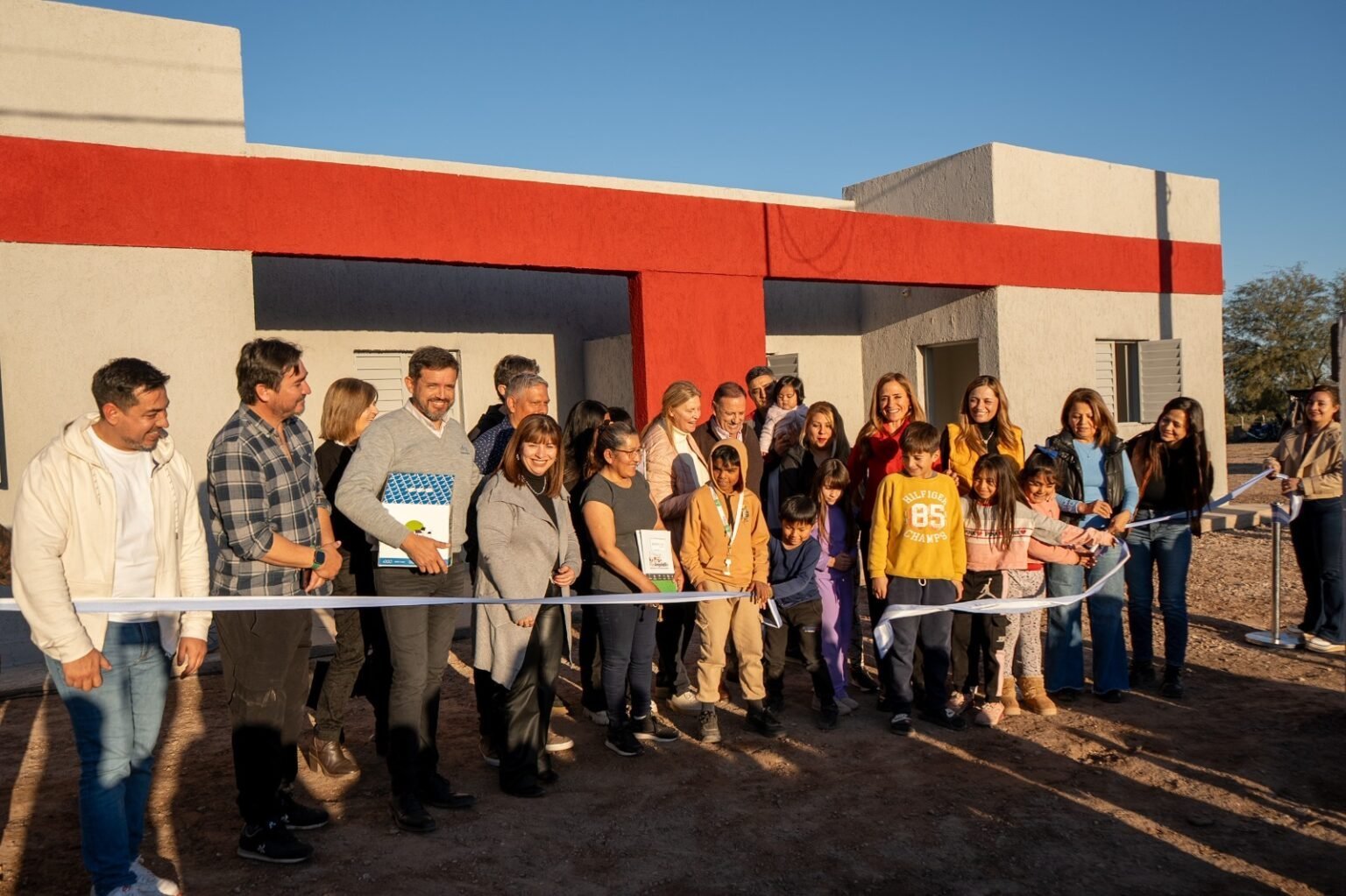 Quintela entregó viviendas: La Rioja continúa siendo la provincia con mayor cantidad de propietarios del país