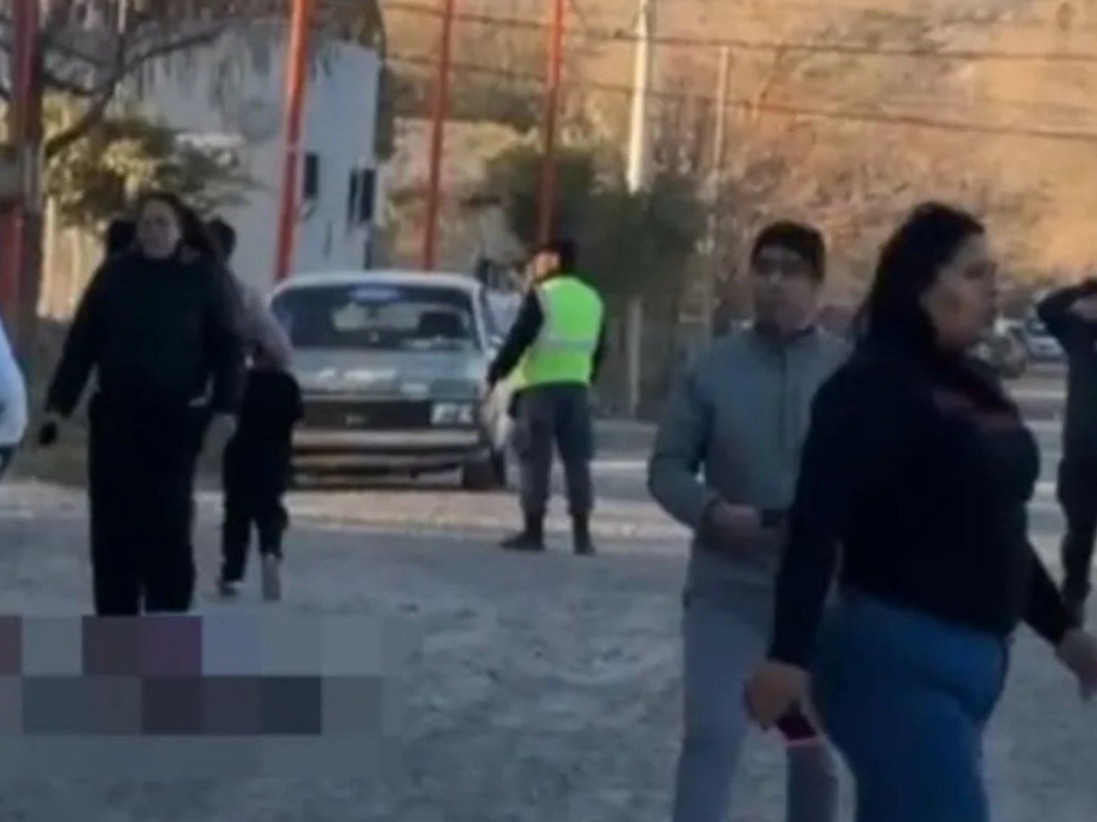 mataron a balazos a un hombre en la puerta de una escuela primaria