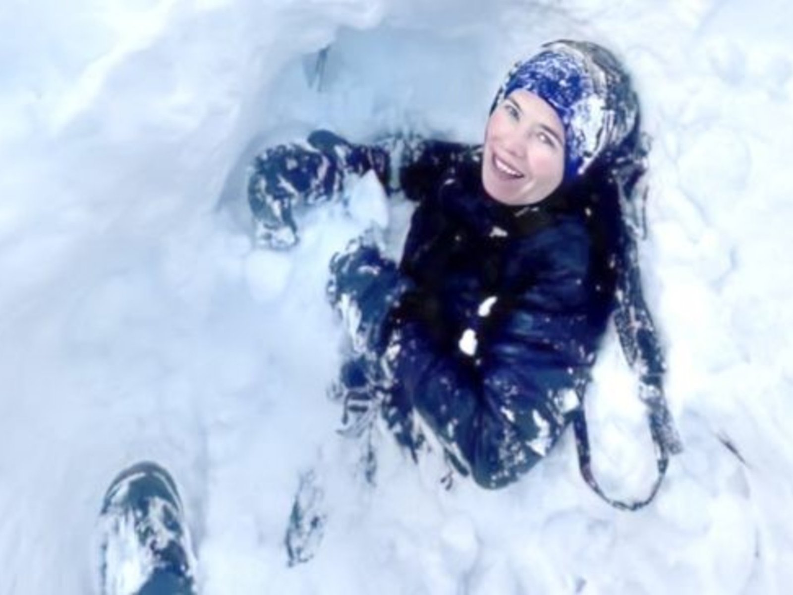 salvan a una pareja que fue sepultada por una avalancha y quedó una hora atrapada bajo la nieve