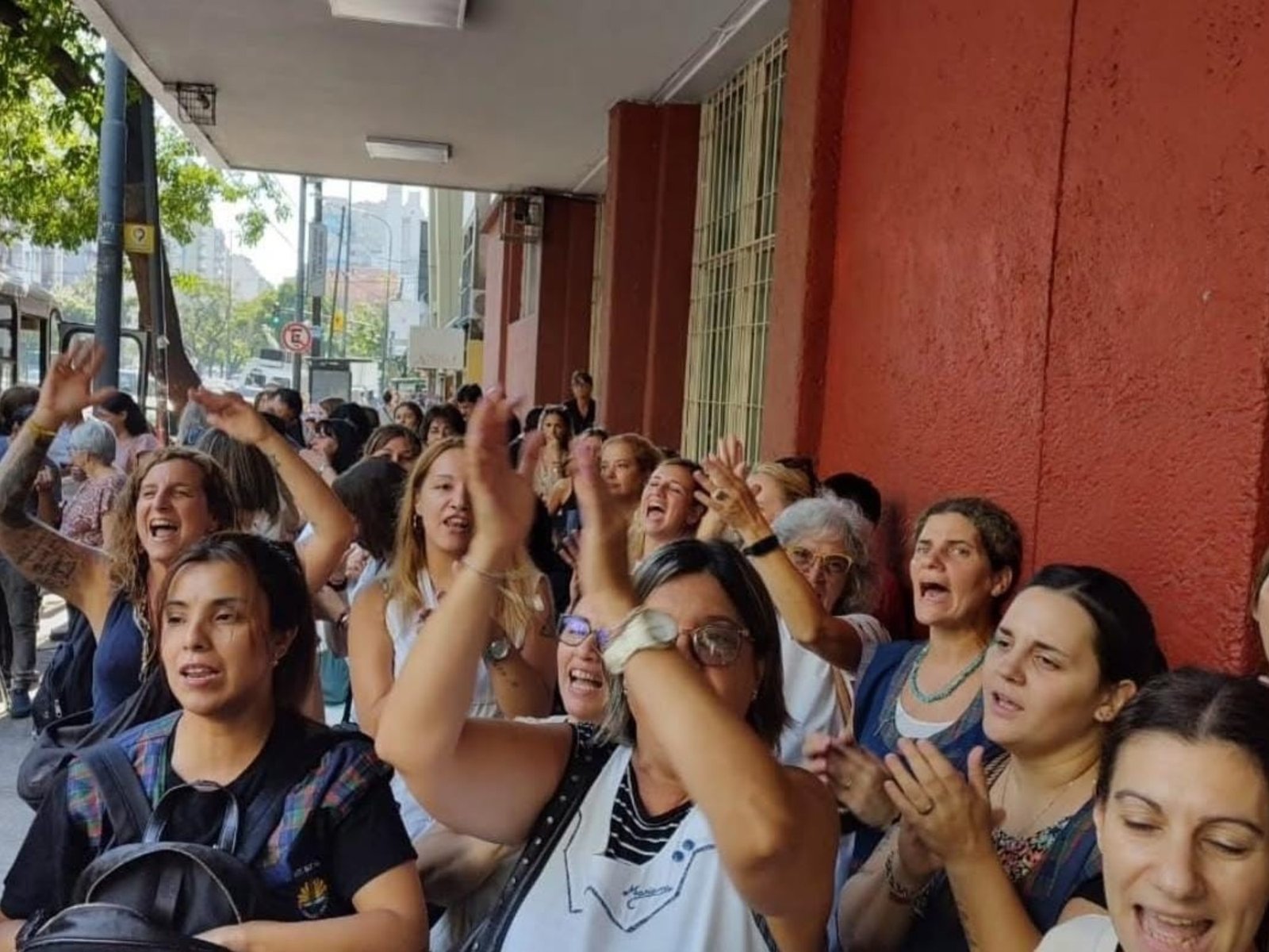 se agrava la crisis en un tradicional colegio porteño que depende del Ministerio de Defensa
