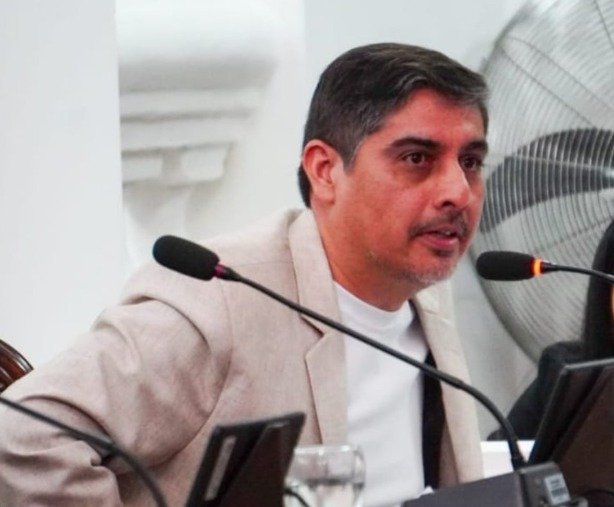 Concejal libertario de la rioja denuncian falta de transparencia y derroche de fondos públicos