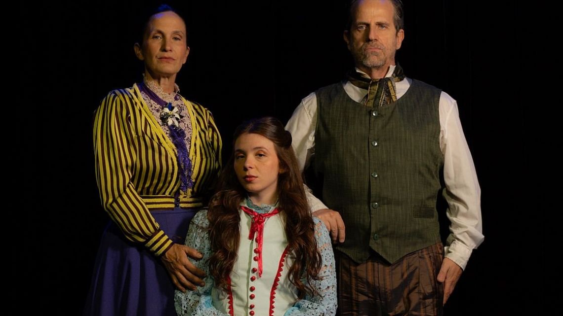 Agustina Cabo: «El Asistente revela con humor lo que pocos conocen sobre el proceso teatral»