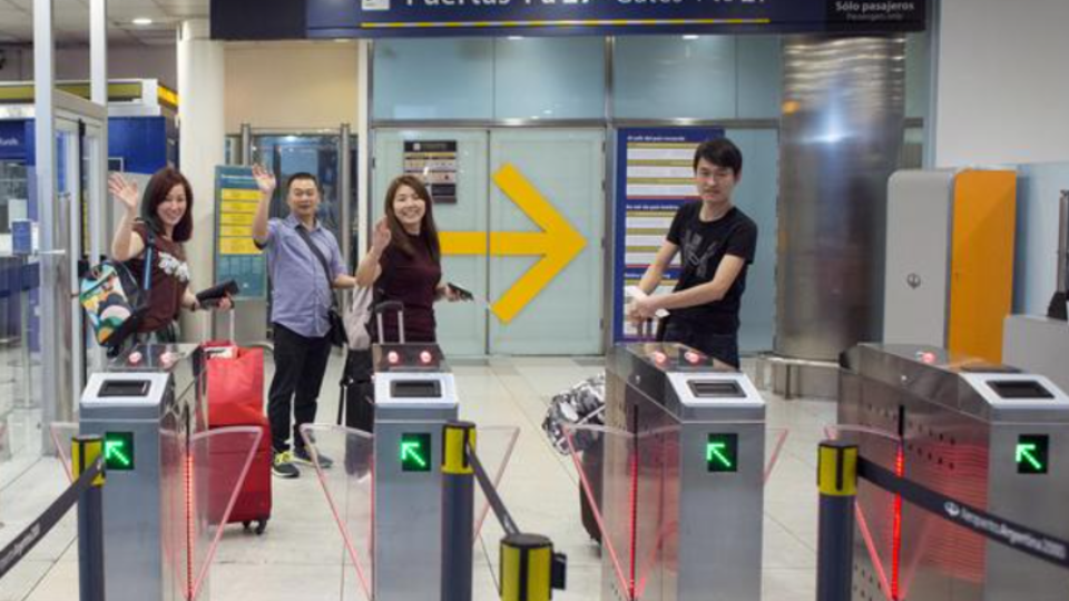 Ahora decide EE.UU.: Argentina flexibiliza el ingreso de extranjeros con visa norteamericana   | Chau controles