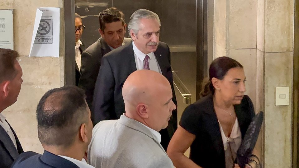 Alberto Fernández amplió su indagatoria en la causa Seguros y pidió citar a exfuncionarios | Investigan presuntas irregularidades en contratos estatales 