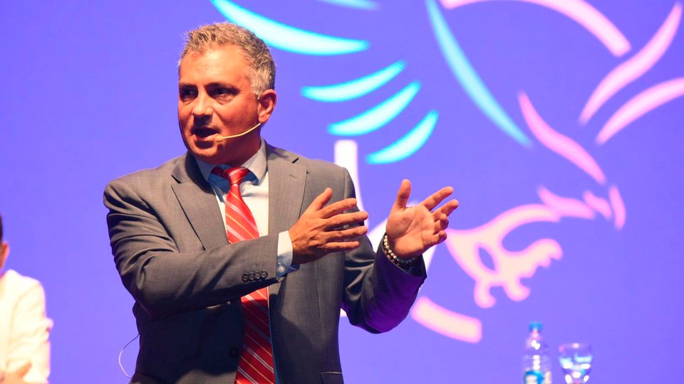 "Aquel que cuestione a los candidatos del Presidente está cuestionando directamente al Presidente" | Sebastián Pareja le marcó la cancha al ejército de trolls libertarios