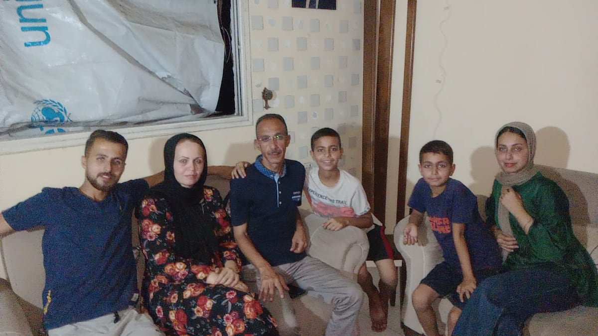 Casi sin comida, sin luz, ni agua corriente: el inconcebible día a día de una familia numerosa en Gaza | Internacional