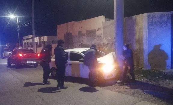 Chocaron contra un poste en la esquina de las calles Roble y Huergo