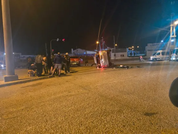 Choque y vuelco en Ruta 3: seis personas hospitalizadas