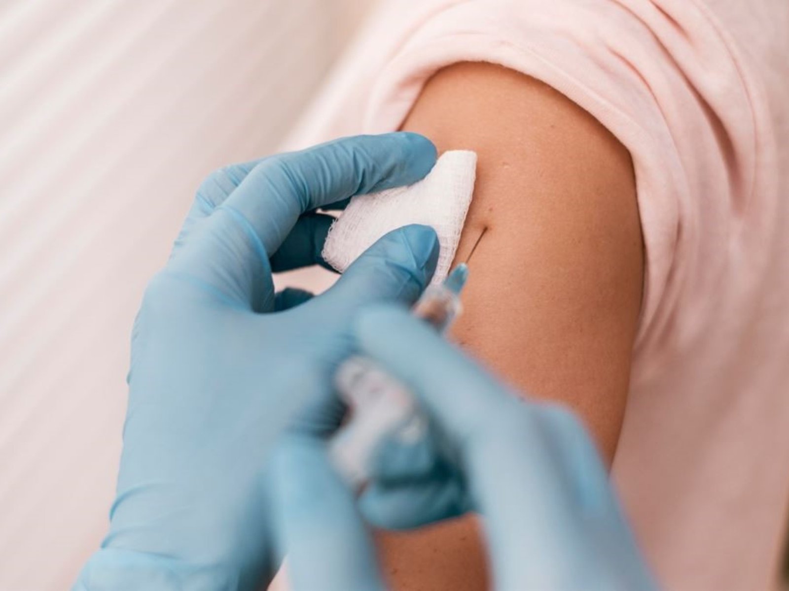 Comprueban que una vacuna contra un peligroso virus baja las internaciones también en los adultos y la autorizan para más gente