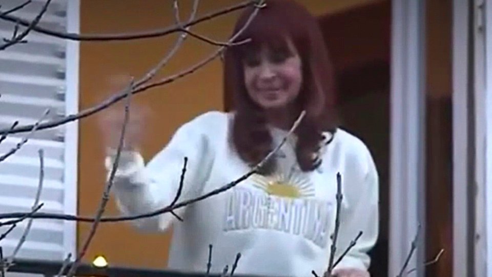 Cristina Kirchner: «Nunca tuvimos este grado de dependencia» | Desde San José 1111, advirtió del peligro que genera la deuda del Gobierno