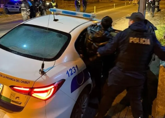 Detienen a un hombre con pedido de captura durante un control vehicular nocturno