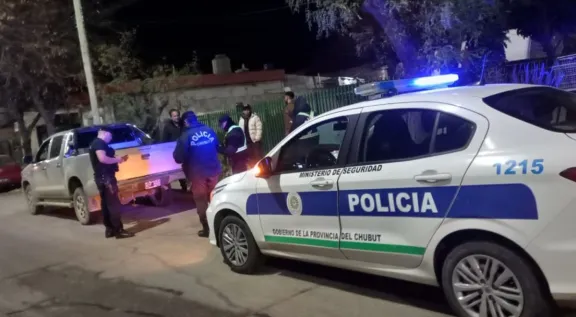 Detienen una camioneta robada con patente adulterada en el barrio Ceferino