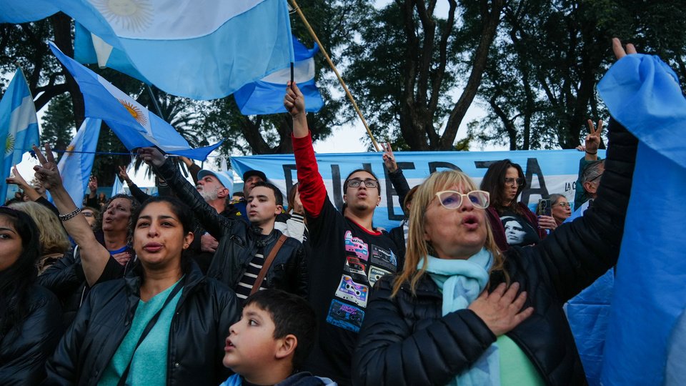 Día de la Independencia: convocan a marchar en apoyo a Cristina Kirchner en Parque Lezama | En defensa de los derechos democráticos