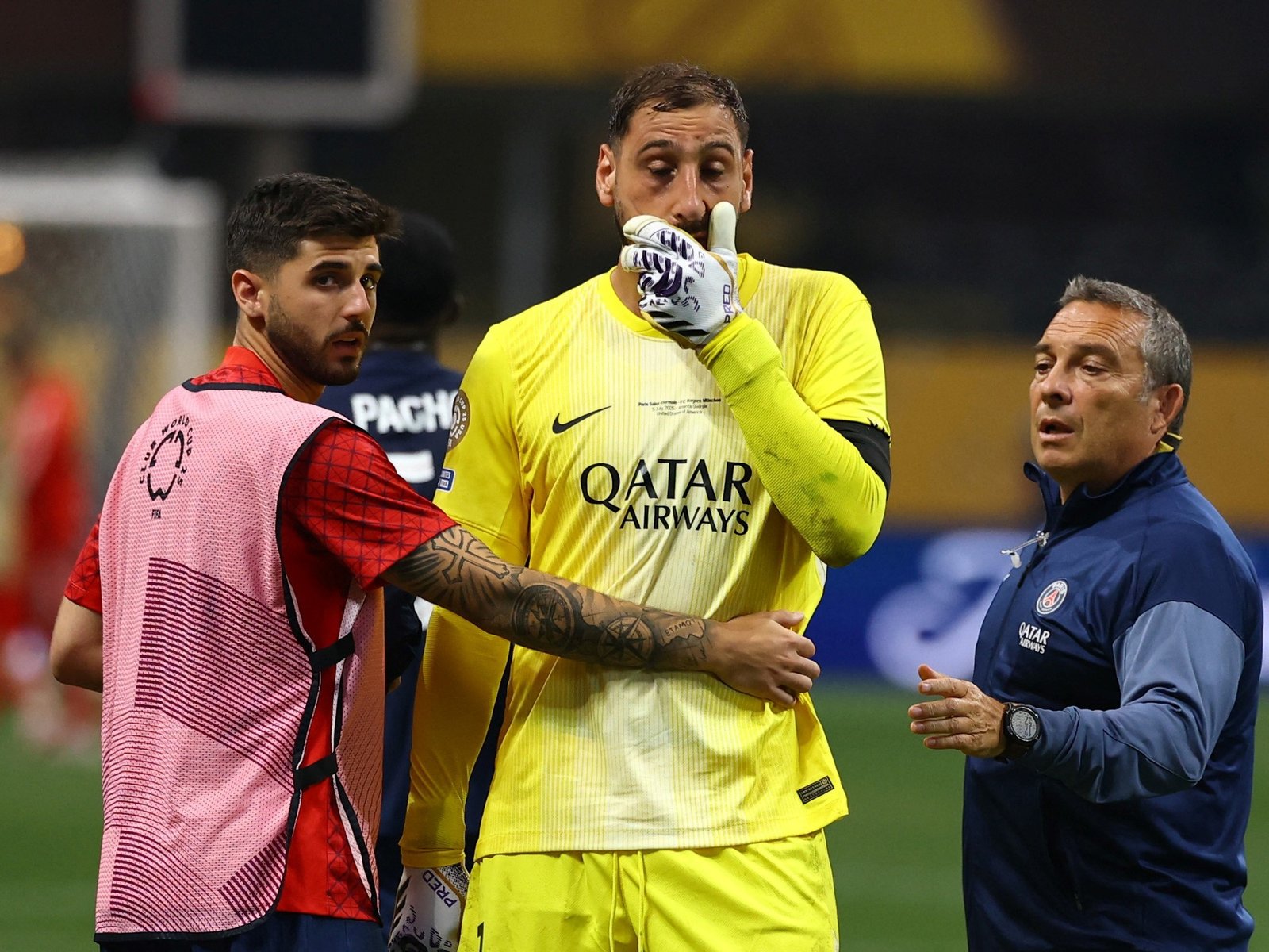 Donnarumma quedó «muy afectado» y su representante le respondió a Neuer