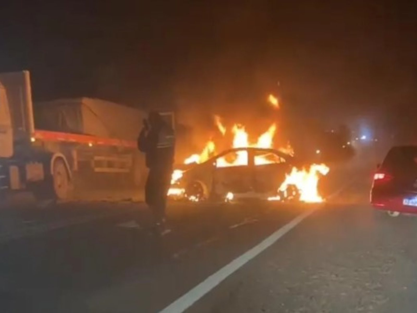 Dos hombres murieron calcinados tras chocar contra un camión en Tucumán