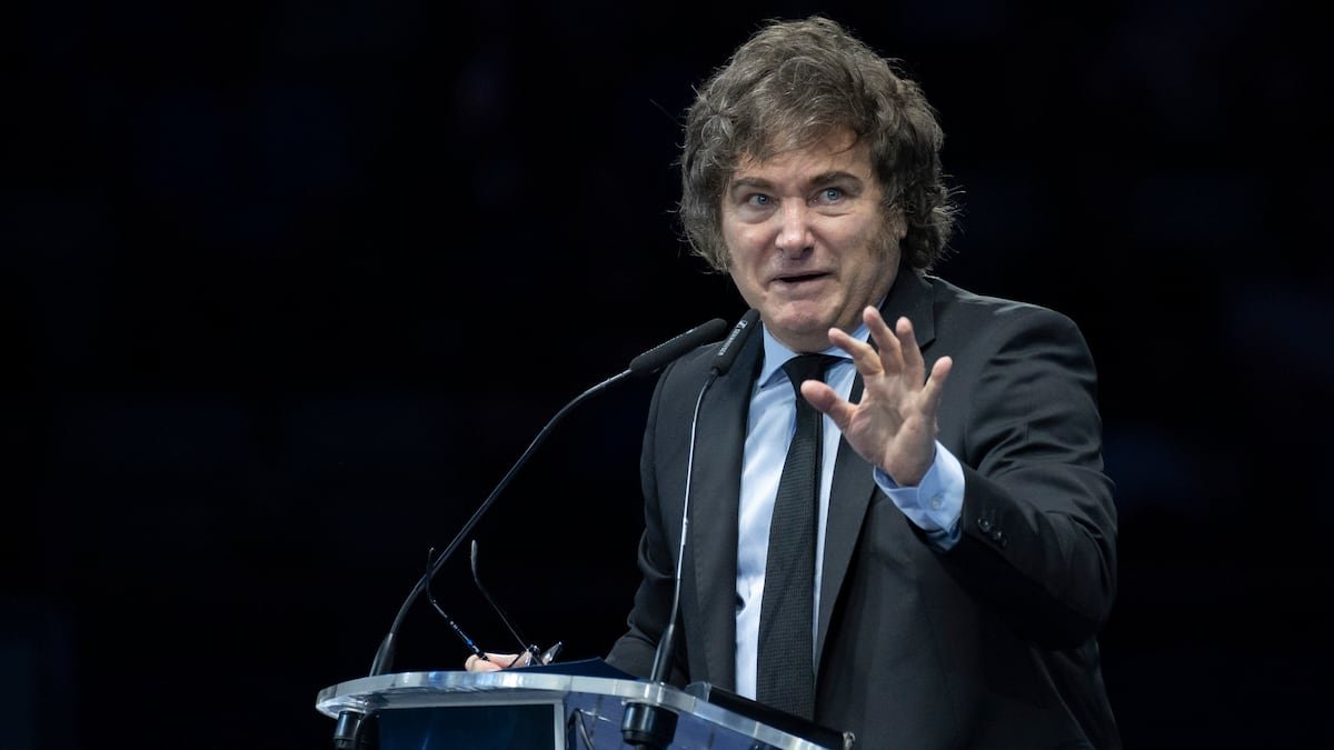 El Gobierno de Milei se enfrenta a los bancos e interviene para controlar la cotización del dólar