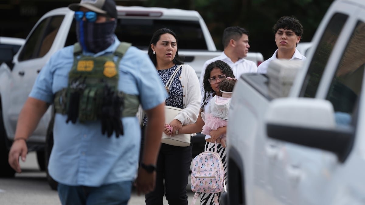 El Gobierno de Trump declara a millones de indocumentados inelegibles para audiencias de libertad bajo fianza | Inmigración en Estados Unidos