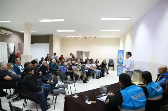 El Municipio e integrantes de la Vecinal de Mosconi dialogaron sobre un plan preventivo de seguridad